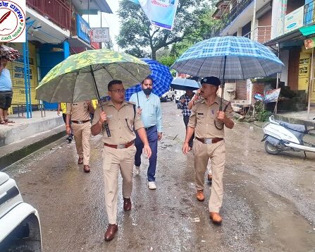 "जनता के बीच, जनता के लिए – संकटग्रस्त नन्दानगर पहुँचे एसपी चमोली" राहत व बचाव कार्यों का लिया जायजा, प्रभावित परिवारों से की संवेदनशील बातचीत !