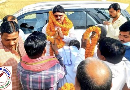 लक्ष्मीपुर ब्लॉक परिसर में नौतनवा विधायक ऋषि त्रिपाठी द्वारा फलाहार कार्यक्रम आज !