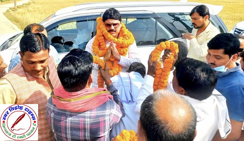 लक्ष्मीपुर ब्लॉक परिसर में नौतनवा विधायक ऋषि त्रिपाठी द्वारा फलाहार कार्यक्रम आज !