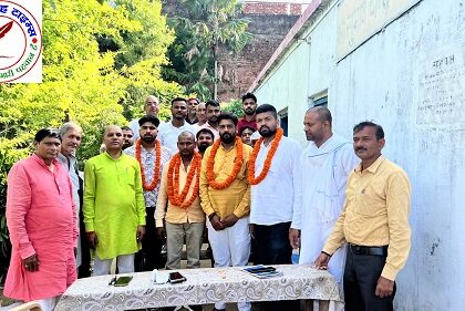 भारतीय तैलिक साहू राठौर महाराजगंज की हुई बैठक संपन्न ! रामकुन्दन गुप्ता को नौतनवा ब्लॉक अध्यक्ष बनाया गया !