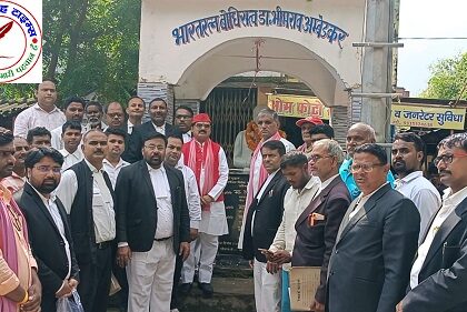 डिस्ट्रिक्ट बार एसोसिएशन सोनभद्र को सांसद छोटे लाल सिंह खरवार ने पांच लाख दिया !