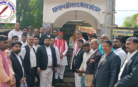 डिस्ट्रिक्ट बार एसोसिएशन सोनभद्र को सांसद छोटे लाल सिंह खरवार ने पांच लाख दिया !