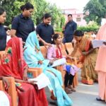 CM योगी आदित्यनाथ ने गोरखनाथ मंदिर में लगाया जनता दरबार फरियादियों की सुनी समस्याएं !