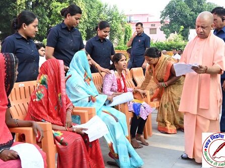 CM योगी आदित्यनाथ ने गोरखनाथ मंदिर में लगाया जनता दरबार फरियादियों की सुनी समस्याएं !