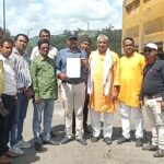 राष्ट्रीय मार्ग की स्थिति देख नागरिकों ने श्रमदान किया !