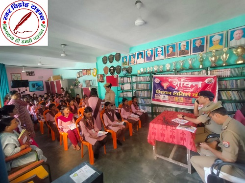 मिशन शक्ति अभियान फेज-5.0 के तहत CO रसड़ा द्वारा थाना रसड़ा क्षेत्रान्तर्गत कस्तूरबा गांधी आवासीय बालिका विद्यालय पकवाइनार में महिला / बालिका अधिकारों के सम्बन्ध में किया गया संवाद ।