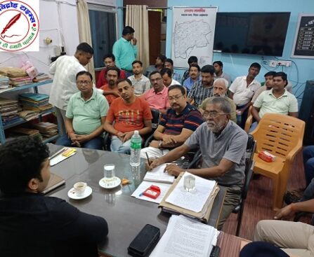 पर्व त्यौहार के मधेनजर बरहरवा थाना परिसर में SDPO ने की व्यापारियों के साथ बैठक ! व्यापारियों की हरेक समस्या के समाधान को पुलिस तत्पर !