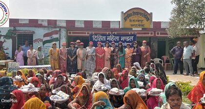 दिशिता महिला मंडल रेनुसागर ने ग्रामीणों को दीपावली के पर्व पर 101 ग्रामीणों को उपहार वितरित किया !