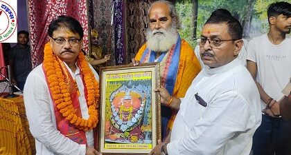 चुनार रामलीला देखने पहुंचे विधायक अनुराग सिंह ! रामलीला समिति के संरक्षक, अध्यक्ष ने माल्यार्पण कर संकट मोचन कि प्रतिमा देकर किया सम्मान !