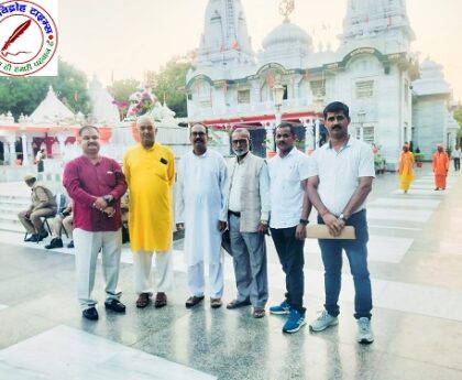 वेतन आयोग की कमेटी गठित होने पर कर्मचारियों में हर्ष, गुरू श्री गोरक्षनाथ जी का दर्शन कर लिया आशीर्वाद ! प्रधानमंत्री का निर्णय स्वागत योग्य ! केन्द्र के साथ यूपी में भी लागू हो वेतन आयोग !