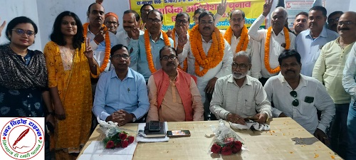 कुष्ठ चिकित्सा कर्मचारी संघ, गोरखपुर का द्विवार्षिक अधिवेशन संपन्न ! राजेश सिंह बने निर्विरोध अध्यक्ष, मंत्री महेन्द्र चौहान !