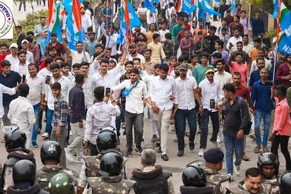 PhD प्रवेश में धांधली के विरोध में NSUI का प्रदर्शन, पुलिस लाठीचार्ज में कई छात्र हिरासत में !