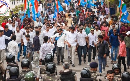 PhD प्रवेश में धांधली के विरोध में NSUI का प्रदर्शन, पुलिस लाठीचार्ज में कई छात्र हिरासत में !