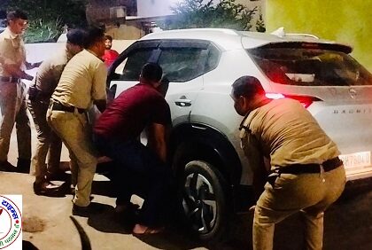 रीवा में अमहिया पुलिस का सराहनीय काम ! देर रात कार के नीचे से बछिया का रेस्क्यू !