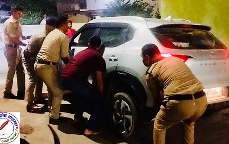 रीवा में अमहिया पुलिस का सराहनीय काम ! देर रात कार के नीचे से बछिया का रेस्क्यू !