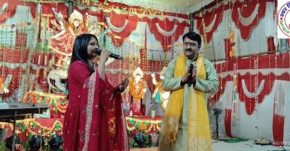 मां दुर्गा पंडाल में हुआ जागरण का आयोजन ! भदोही के अजय दुबे व प्रयागराज से श्वेता सरगम ने देवी गीतों से बांधा समा !
