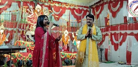 मां दुर्गा पंडाल में हुआ जागरण का आयोजन ! भदोही के अजय दुबे व प्रयागराज से श्वेता सरगम ने देवी गीतों से बांधा समा !