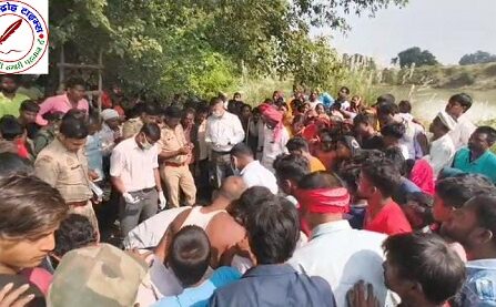 टेढ़ीघाट रोहिन नदी किनारे पेड़ से लटकता मिला युवक का शव !