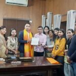 एक समाज श्रेष्ठ समाज संस्था नें पुरुष आयोग एवं पुरुष कल्याण मंत्रालय बनाने के लिए प्रधानमंत्री नरेन्द्र मोदी जी को ज्ञापन भेजा !