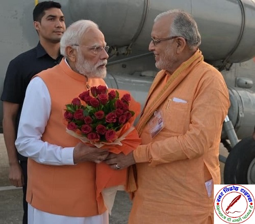 काशी में पीएम मोदी का भव्य स्वागत – सड़क किनारे उमड़ी जनसैलाब, हर-हर महादेव के नारों से गूंजी पूरी वाराणसी !