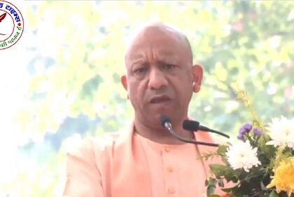 गोरखपुर में सीएम योगी ने किया बड़ा एलान ! यूपी के सभी स्कूलों में ‘वंदे मातरम्’ का गायन किया जाएगा अनिवार्य !