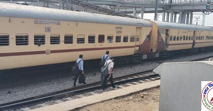 रेलवे प्रशासन ने हादसे के बाद भी सबक नहीं लिया, ट्रैक पार कर आते जाते रहे यात्री !