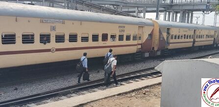 रेलवे प्रशासन ने हादसे के बाद भी सबक नहीं लिया, ट्रैक पार कर आते जाते रहे यात्री !