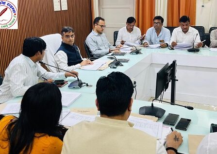 मतदाता सूची को शुद्ध और पारदर्शी बनाने की तैयारी तेज ! वाराणसी में निर्वाचन पुनरीक्षण को लेकर राजनीतिक दलों के साथ अहम बैठक !