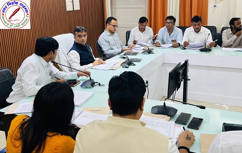 मतदाता सूची को शुद्ध और पारदर्शी बनाने की तैयारी तेज ! वाराणसी में निर्वाचन पुनरीक्षण को लेकर राजनीतिक दलों के साथ अहम बैठक !