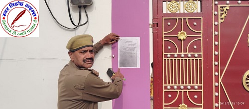पुलिस ने विवाहिता की मौत के मामले आरोपी के घर पर धारा 82 का नोटिस किया चस्पा !