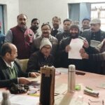 नव युवक अधिवक्ता समिति चुनाव में अध्यक्ष पद पर शिवशंकर सिंह, शीतला प्रसाद यादव व सुनील कुमार मिश्रा ने किया पर्चा दाखिल ! नामांकन पत्रों कि जांच 20 दिसंबर व पर्चा वापसी सोमवार 22 दिसंबर को ! 5 को टेंडर व 6 जनवरी को नवयुवक अधिवक्ता संघ के लिए होगा मतदान !