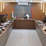 मासिक अपराध गोष्ठी में एसपी ने कसे पेंच, लंबित मामलों के त्वरित निस्तारण व बेहतर कानून-व्यवस्था के दिए निर्देश ! लंबित विवेचनाओं, अनावरण शेष मामलों और वांछित अपराधियों की गिरफ्तारी में तेजी लाने के निर्देश ! IGRS व जनसुनवाई प्रकरणों में थानाध्यक्षों को स्वयं जांच कर गुणवत्तापूर्ण निस्तारण व बेहतर फीडबैक सुनिश्चित करने पर जोर ! गो-तस्करी पर सख्त रोक, चोरी की घटनाएं रोकने के लिए ज्वेलरी दुकानों व संदिग्ध प्रतिष्ठानों की नियमित चेकिंग के निर्देश ! क्रिसमस, गुरु गोविंद सिंह जयंती, नववर्ष जैसे त्योहारों को देखते हुए ट्रैफिक व कानून-व्यवस्था सुदृढ़ करने के निर्देश !