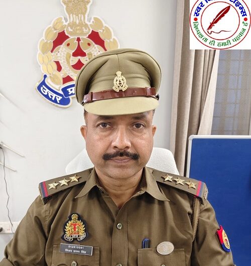 नवागत थाना प्रभारी विजय प्रताप सिंह ने गोरखनाथ थाने का संभाला कार्यभार !