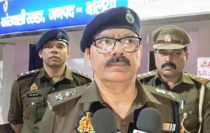 रास्ते में देशी शराब के ठेके के पास कुछ व्यक्तियों द्वारा वाद–विवाद !