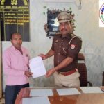 थाना फरेंदा पुलिस एवं साइबर सेल टीम द्वारा साइबर फ्रॉड में फंसी धनराशि को वापस कराया गया !