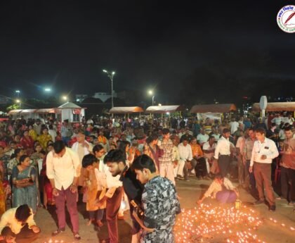 नौका विहार में 1111 दीपों से जगमगाया गोरखपुर, भव्य महा आरती के साथ गंगा संरक्षण का लिया संकल्प !